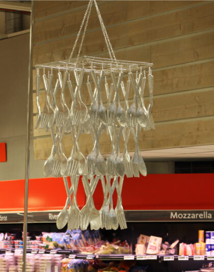 En Takkrona full med Bestick