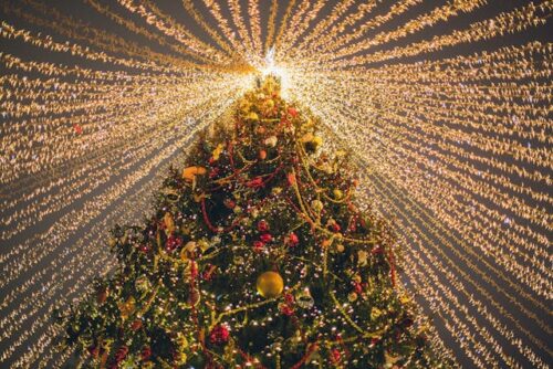 Stora juldekorationer för butik och köpcentrum - skapa julstämning med Gillgrens Dekor i Göteborg.